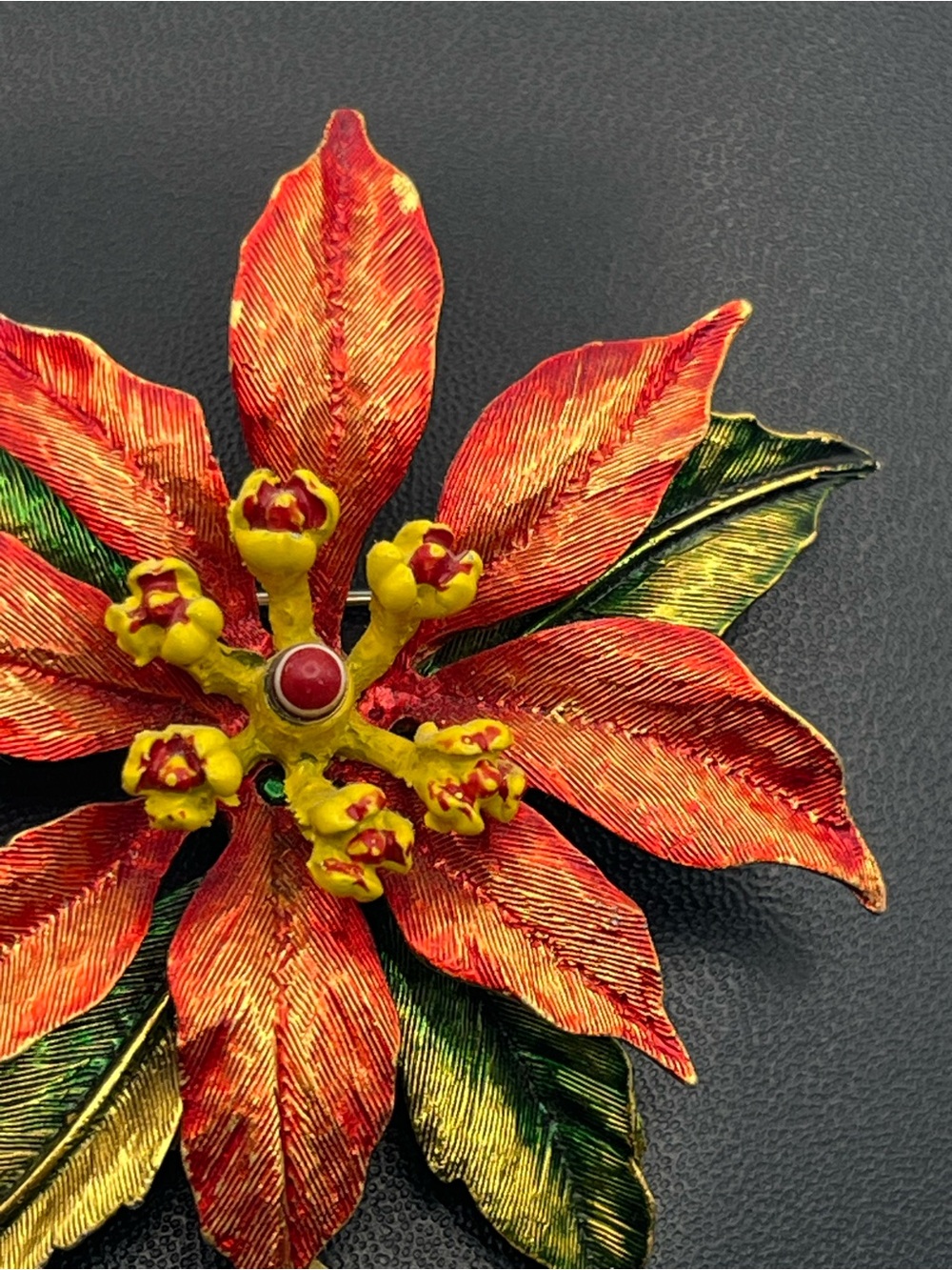 Weiss poinsettia flower red green enamel gold tone brooch pin vintage Christmas - Picture 6 of 15